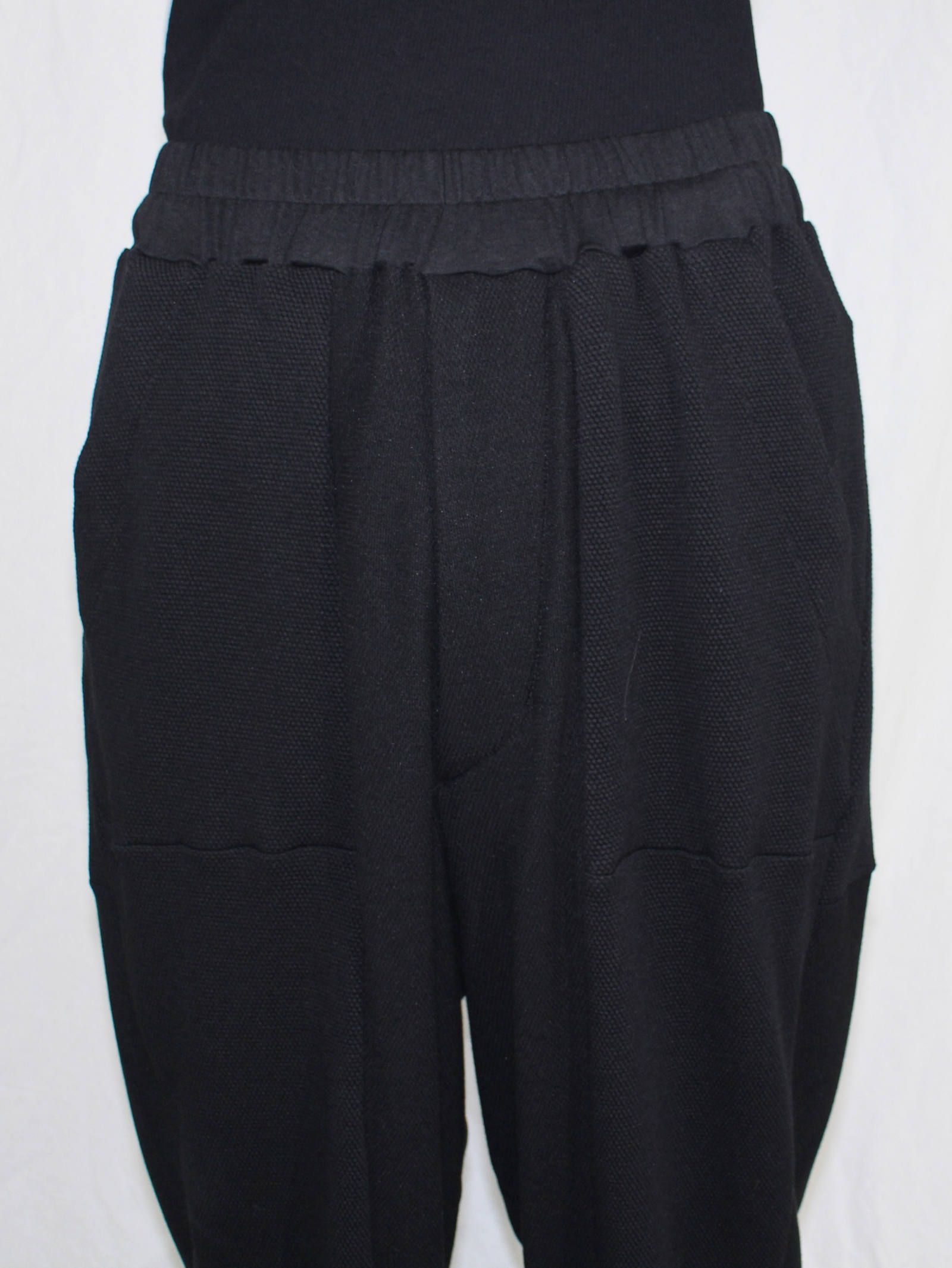 JULIUS - クロップドパンツ - CO/MO WAFFLE CROPPED PANTS | ADDICT WEB SHOP