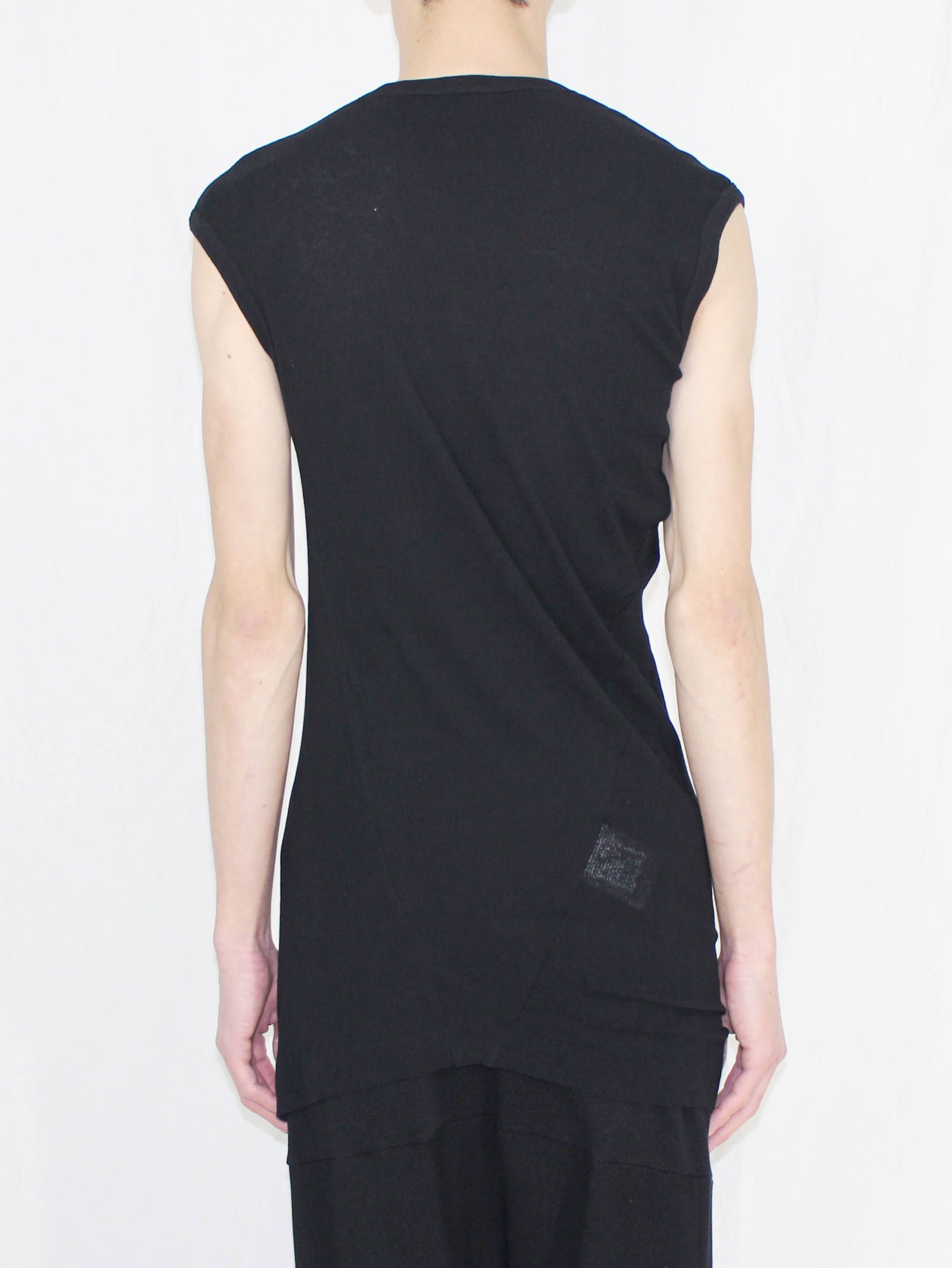 JULIUS - シャーリングノースリーブカットソー - SHIRRING NO SLEEVE TOP | ADDICT WEB SHOP