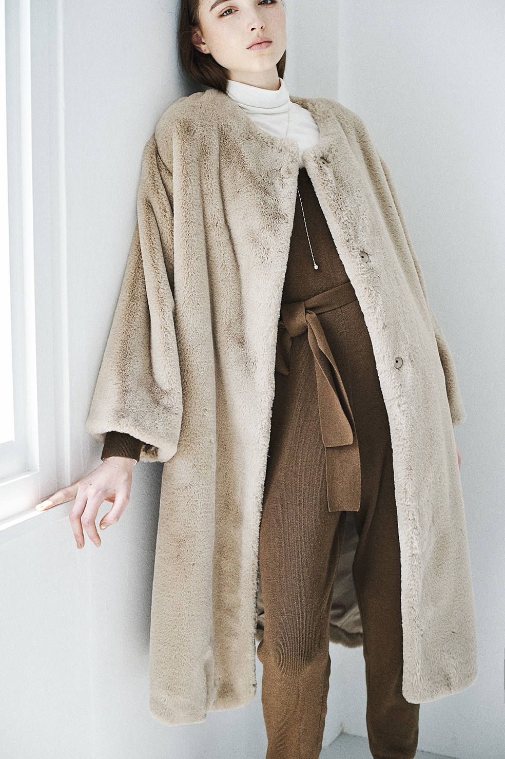 CLANE - ノーカラーファーコート - NO-COLLAR FUR COAT - BROWN