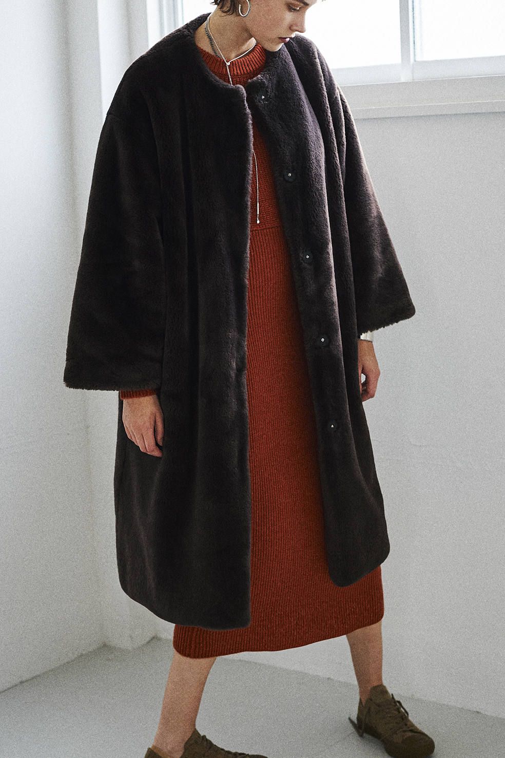 CLANE - ノーカラーファーコート - NO-COLLAR FUR COAT - BROWN