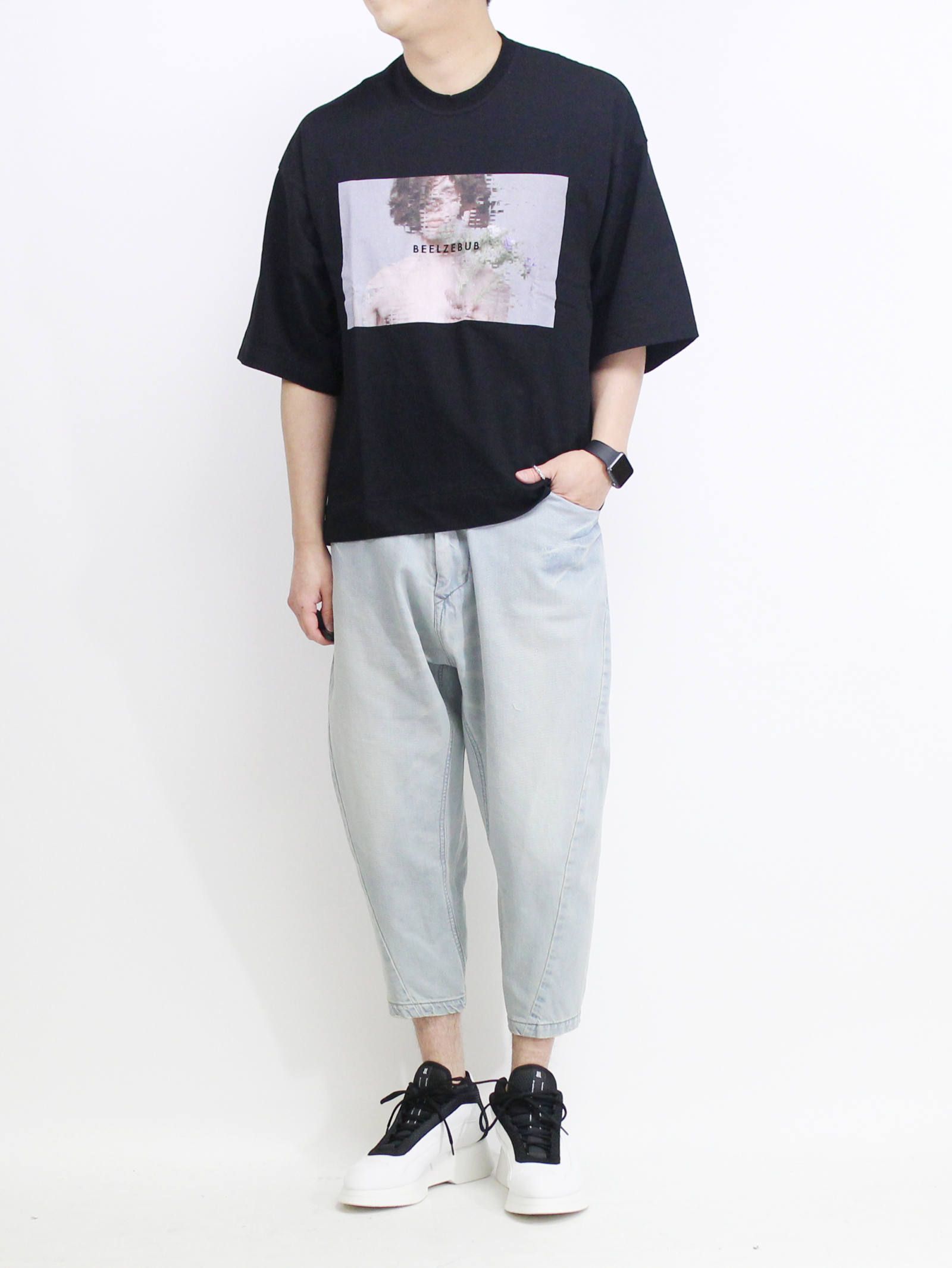 【関税込み】JULIUS ブラック プリントTシャツ JULIUS - 【25SS】アーティスティック プリント Tシャツ
