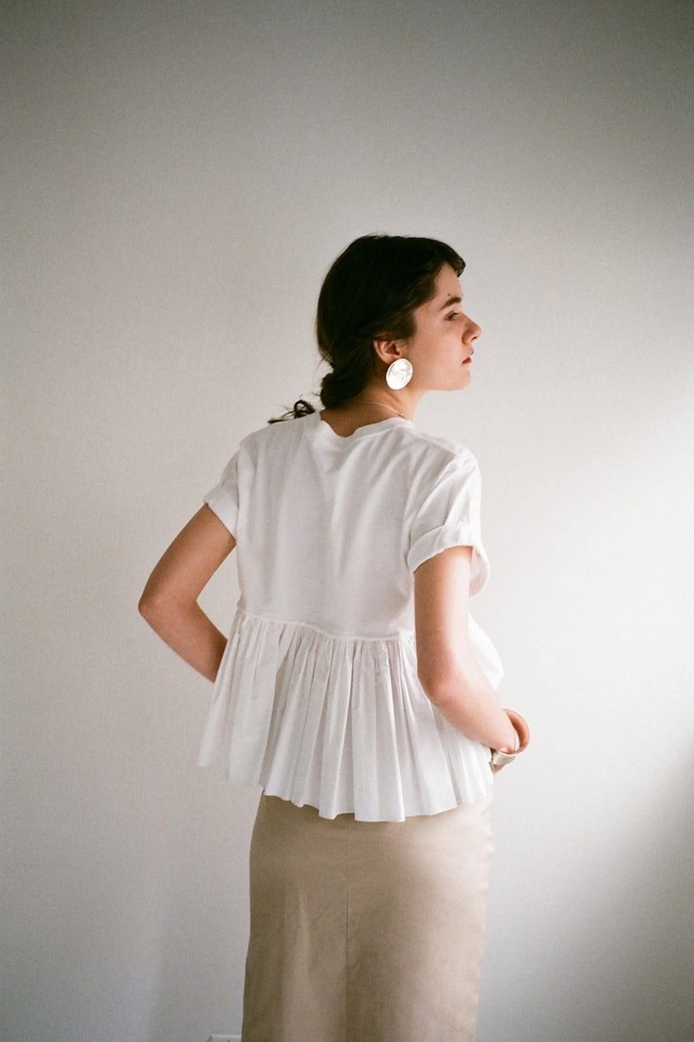 バックフリルTシャツ -  BACK FRILL T/S WHITE