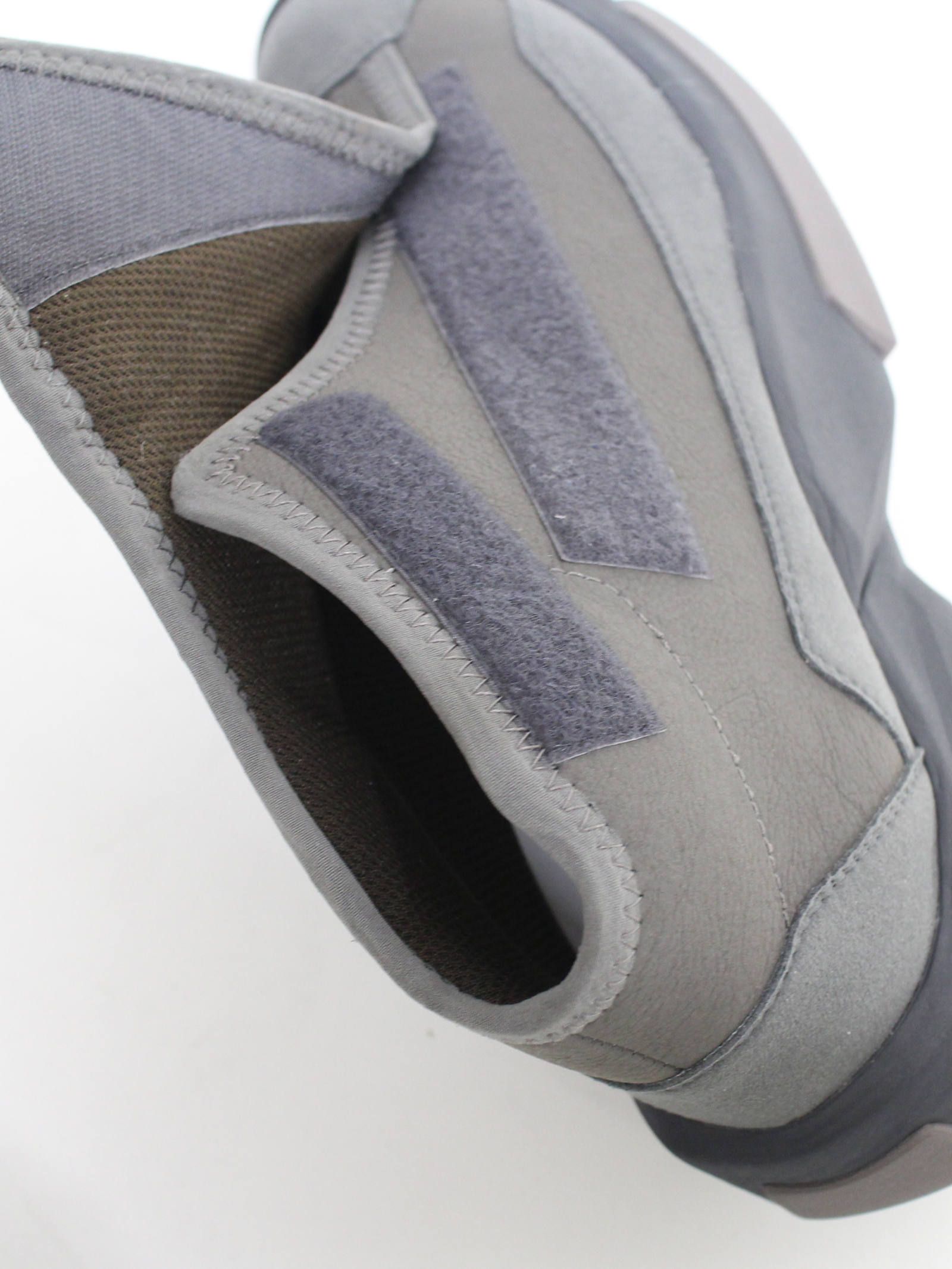 カバードサイバースニーカー -  COVERED CYBER SNEAKER ver.1 - GREY