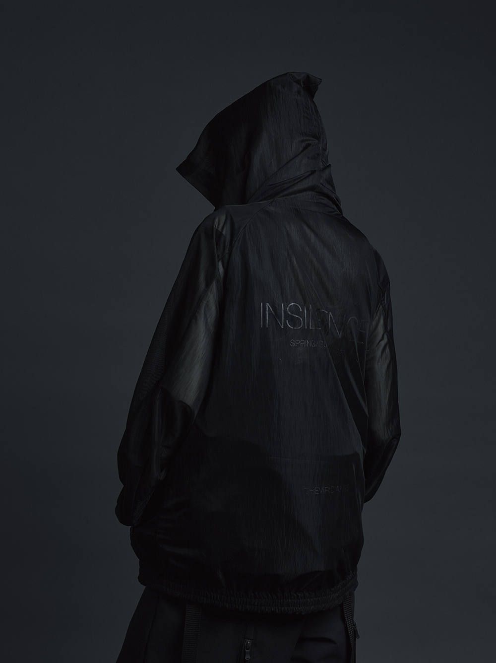 シースルーバックプリントフードブルゾン - BLACK