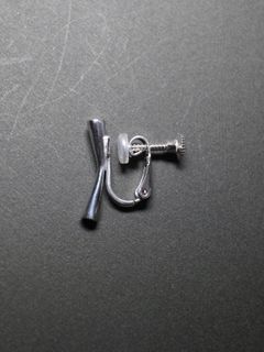 【片耳用】 バトンイヤリング サイズS - P107 - SILVER