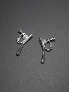 【両耳用】 バトンイヤリング サイズM - P107 - SILVER