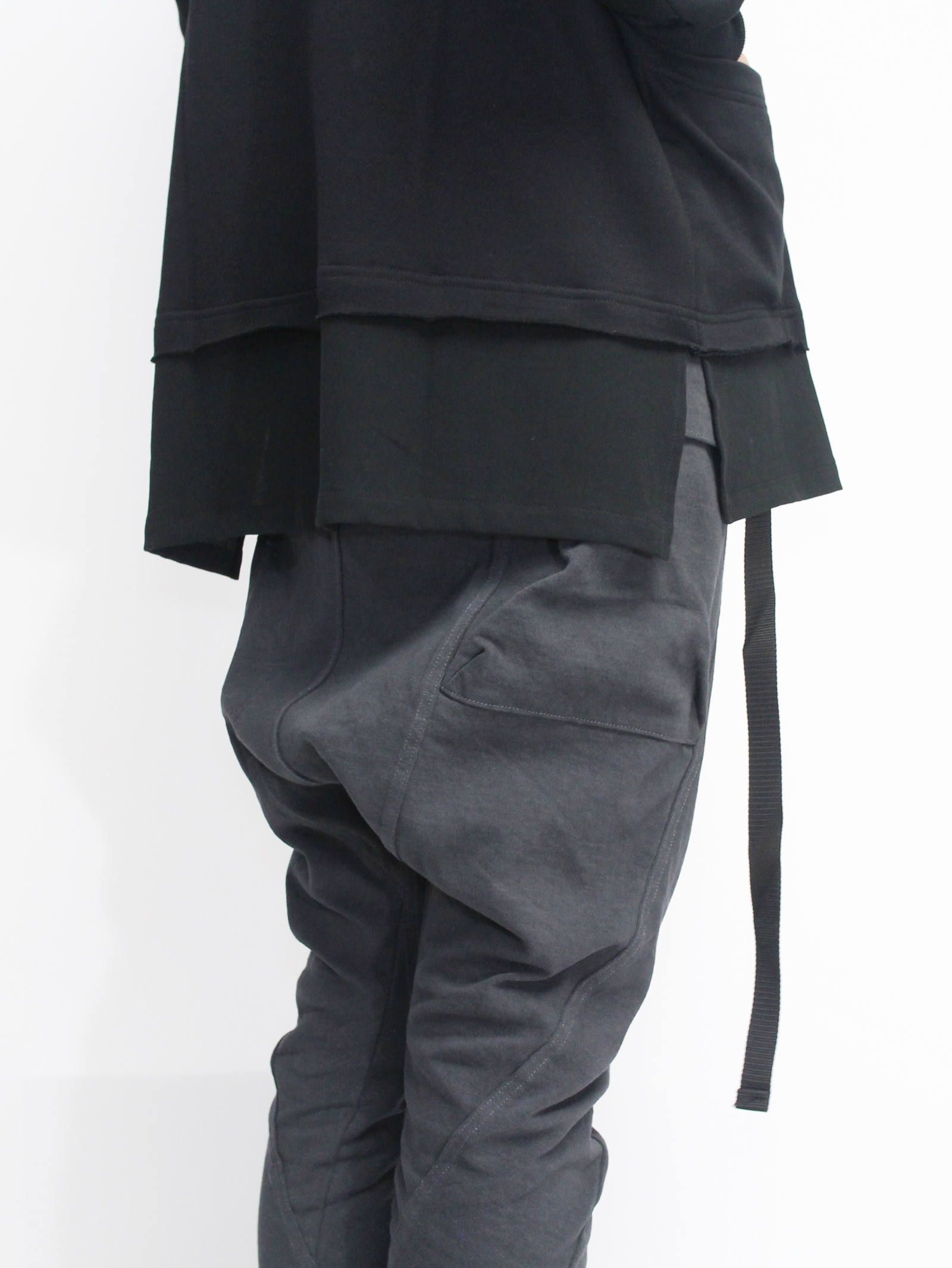 レイヤードデザイン裏毛プルオーバー - BLACK
