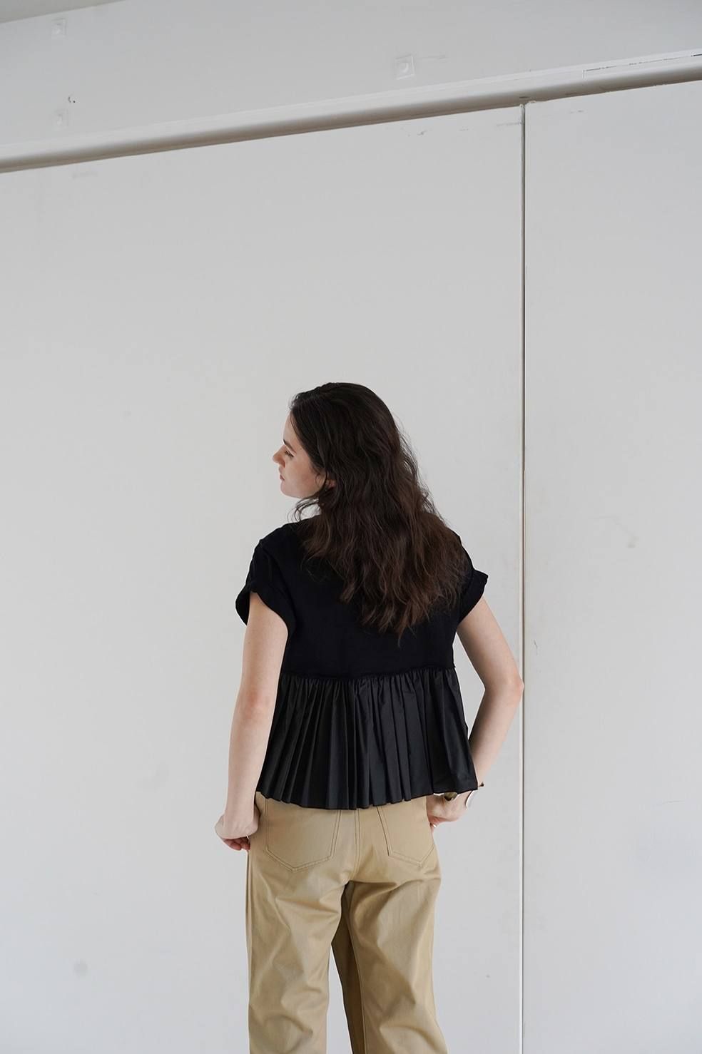 バックフリルカットソー -  BACK FRILL T-SHIRT - BLACK