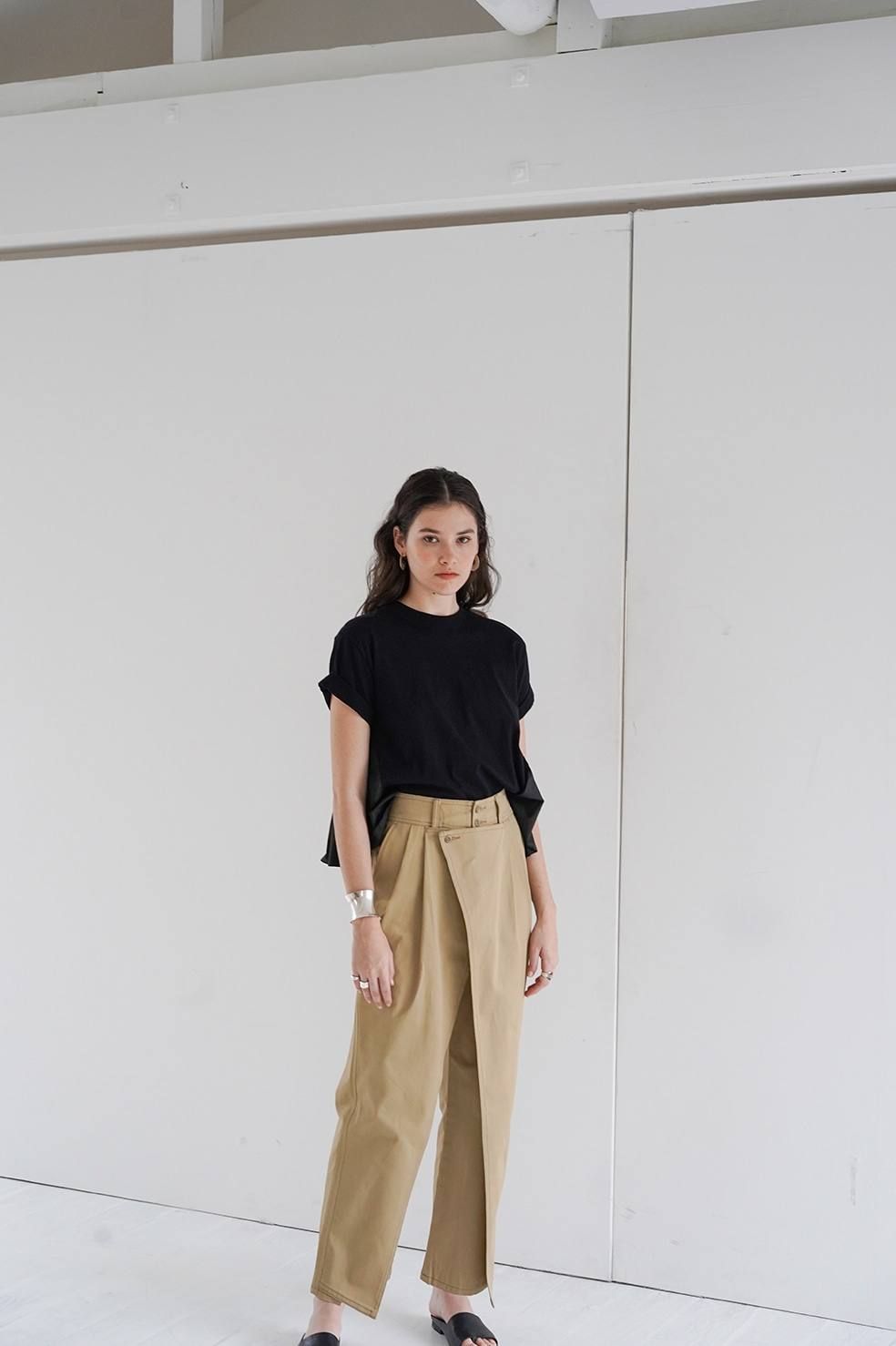 バックフリルカットソー -  BACK FRILL T-SHIRT - BLACK