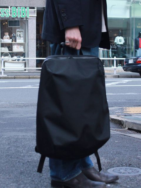 ミニマルでスタイリッシュのにも関わらず、実は意外と大容量。UNIVERSAL PRODUCTSのロングセラーモデルが再入荷！！