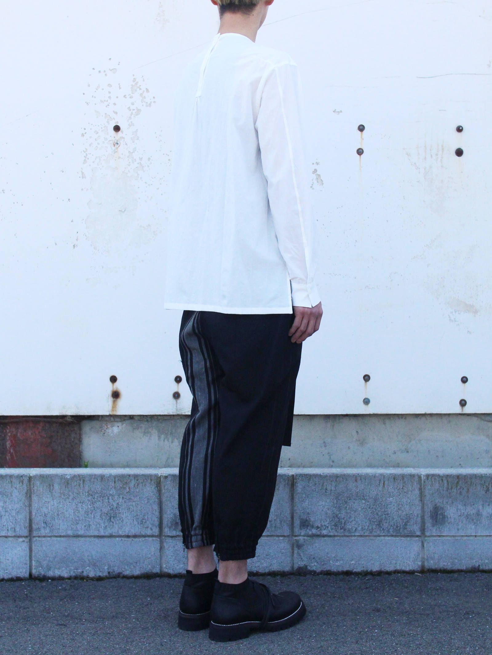 塩縮加工コットン ノーカラーシャツ - WHITE