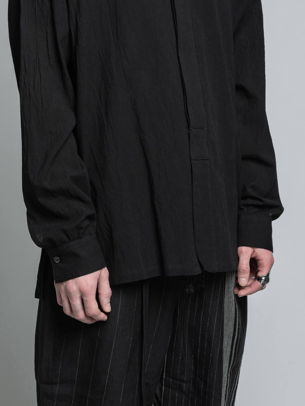 塩縮加工コットン ノーカラーシャツ - BLACK