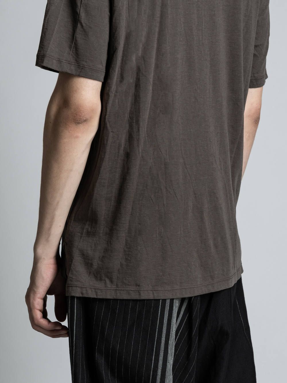 コットンカシミア半袖Tシャツ - OLIVE DARB