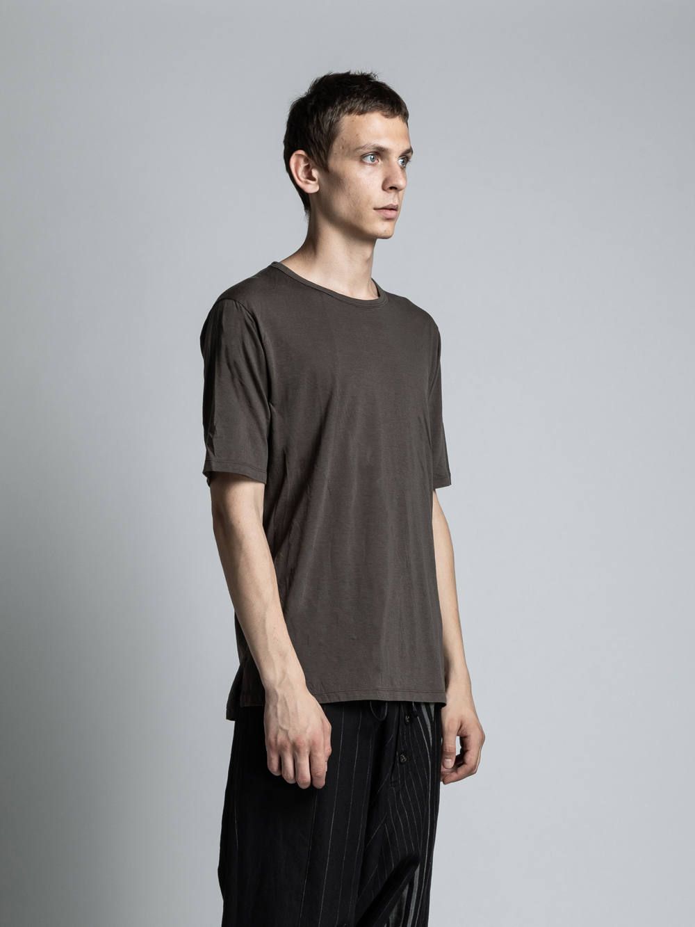 コットンカシミア半袖Tシャツ - OLIVE DARB