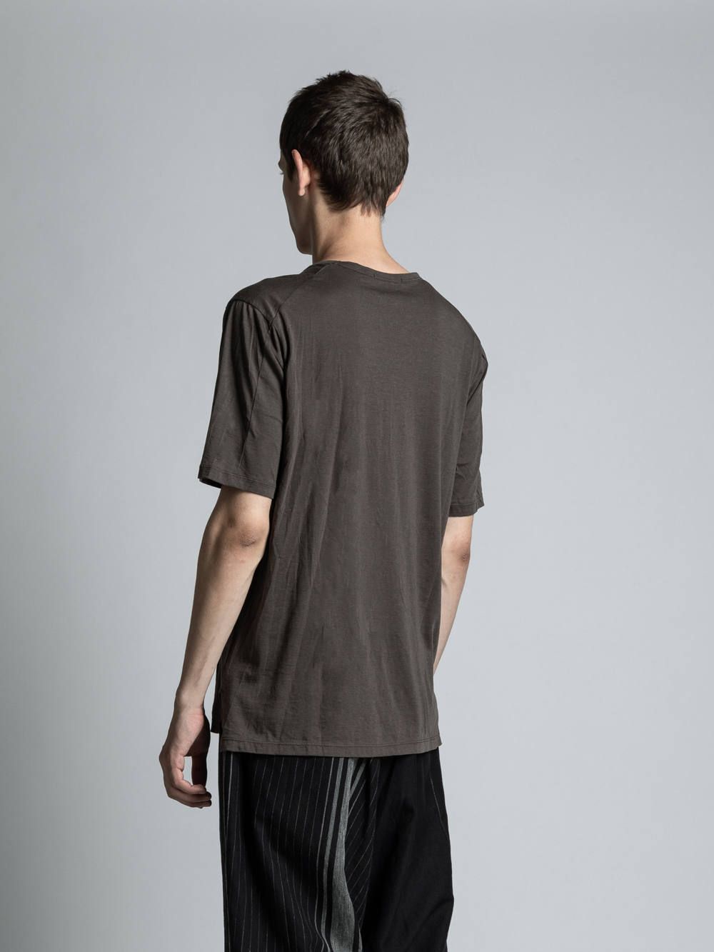 コットンカシミア半袖Tシャツ - OLIVE DARB