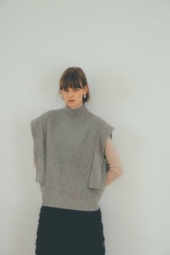 SQUARE SLEEVE KNIT VEST -GREY
