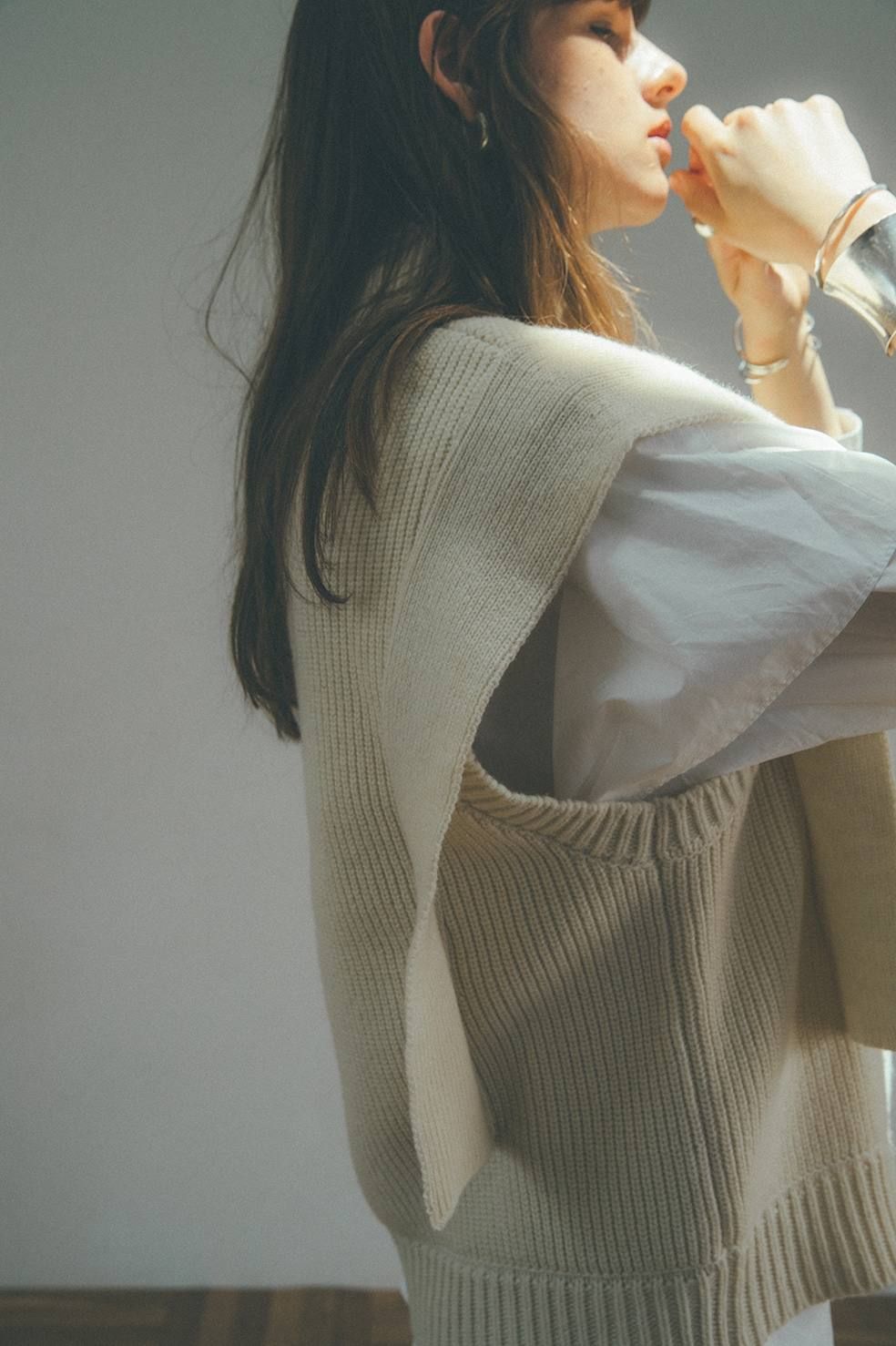 CLANE - SQUARE SLEEVE KNIT VEST - BEIGE | ADDICT WEB SHOP