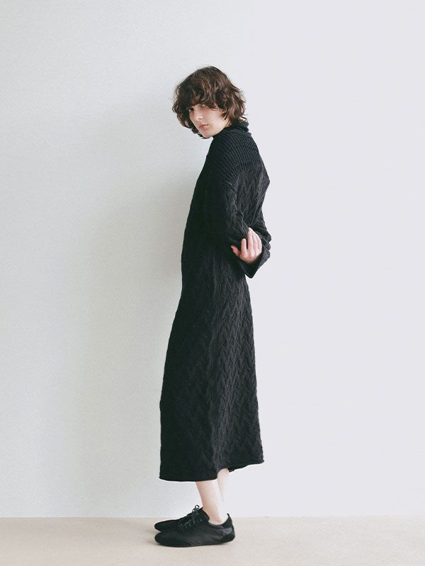 コードヤーンケーブルニットワンピース (BLACK)