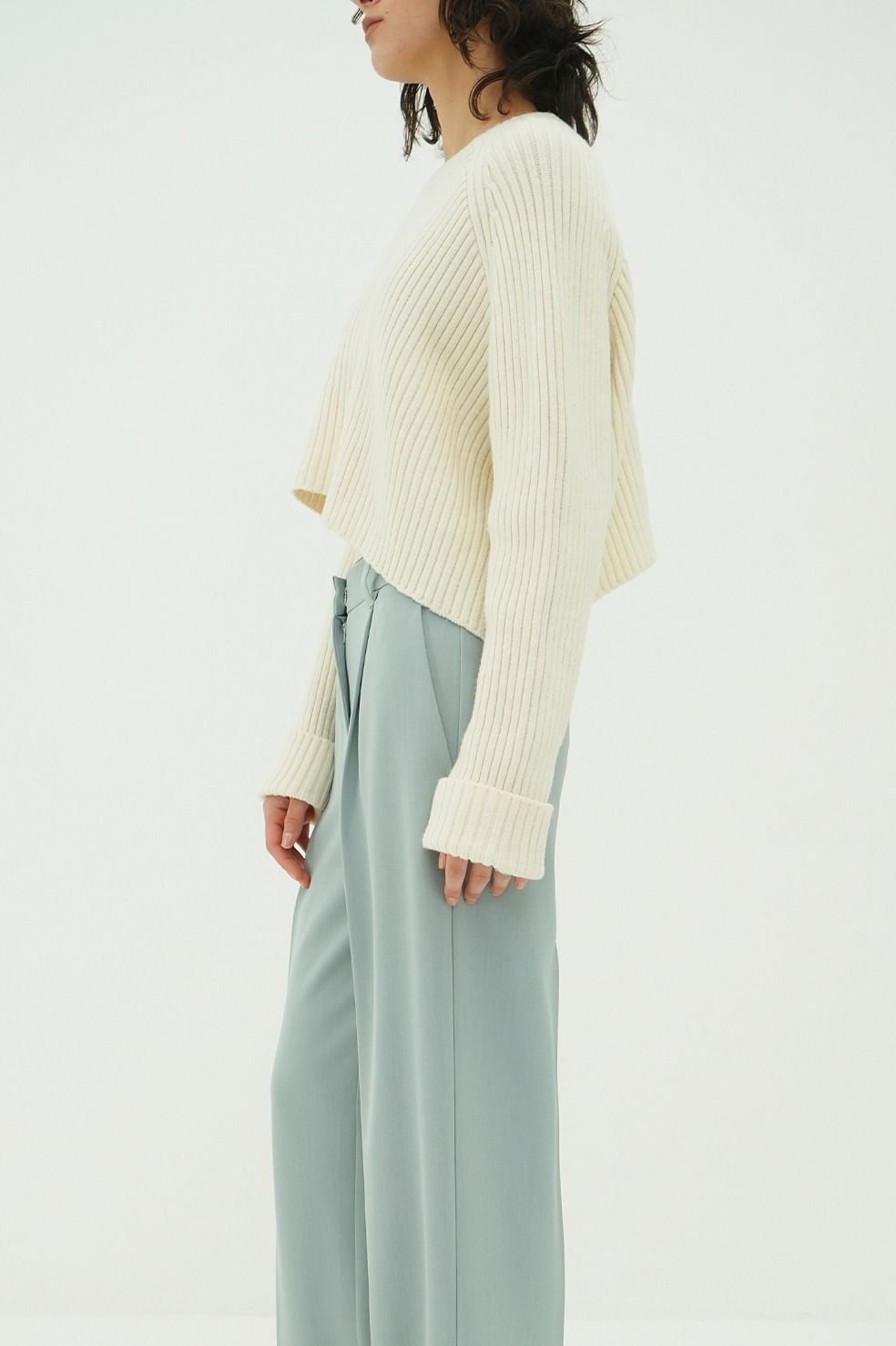 アシンメトリーショートニットトップス -  ASYMMETRY WIDE SHORT KNIT TOPS (IVORY)