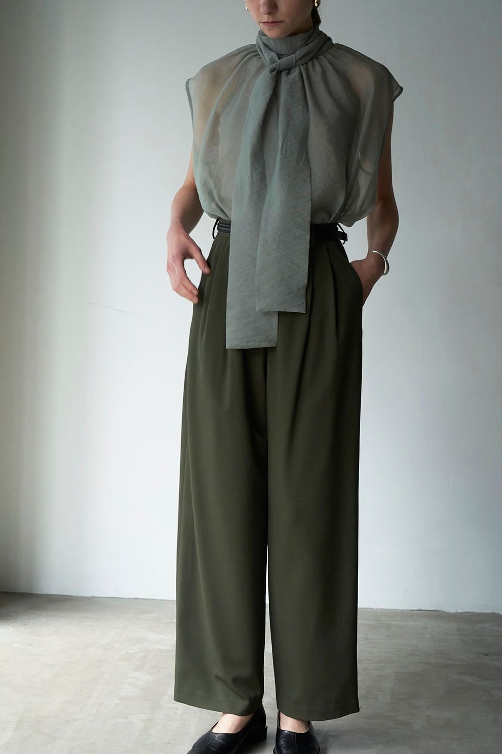 CLANE - 【22AW】ベーシックタックパンツ - BASIC TUCK PANTS - KHIKI 