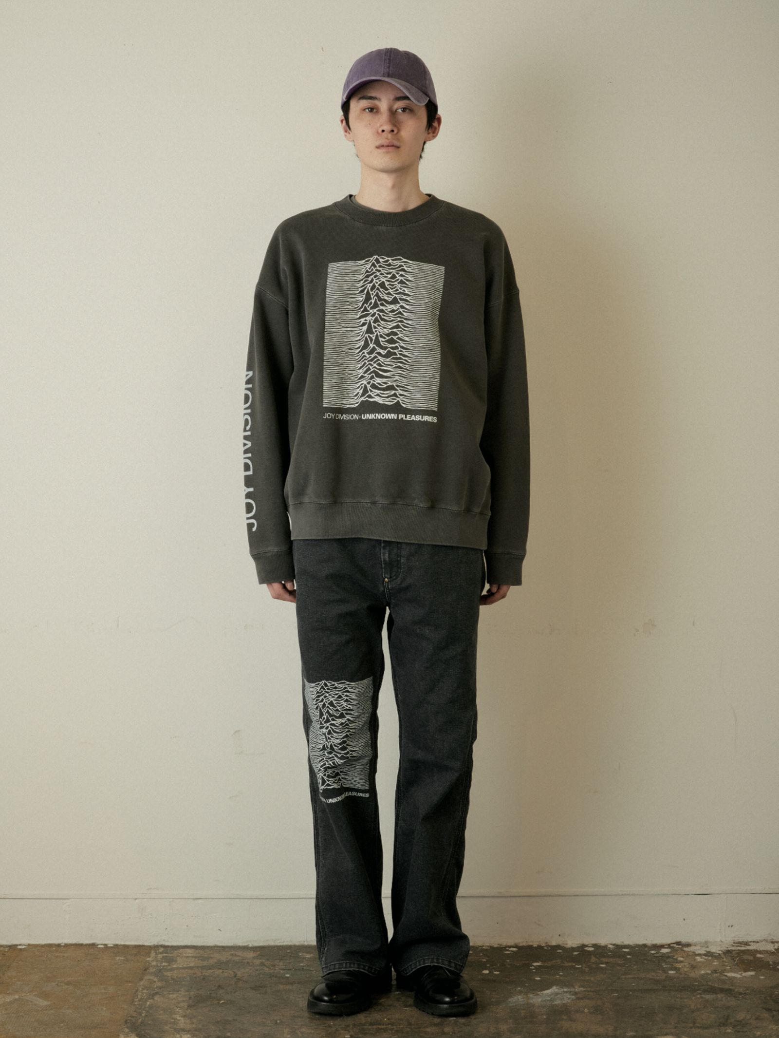 × JOY DIVISION UNKNOWN PLEASURES SWEAT ｜スウェット プルオーバー（BLACK）