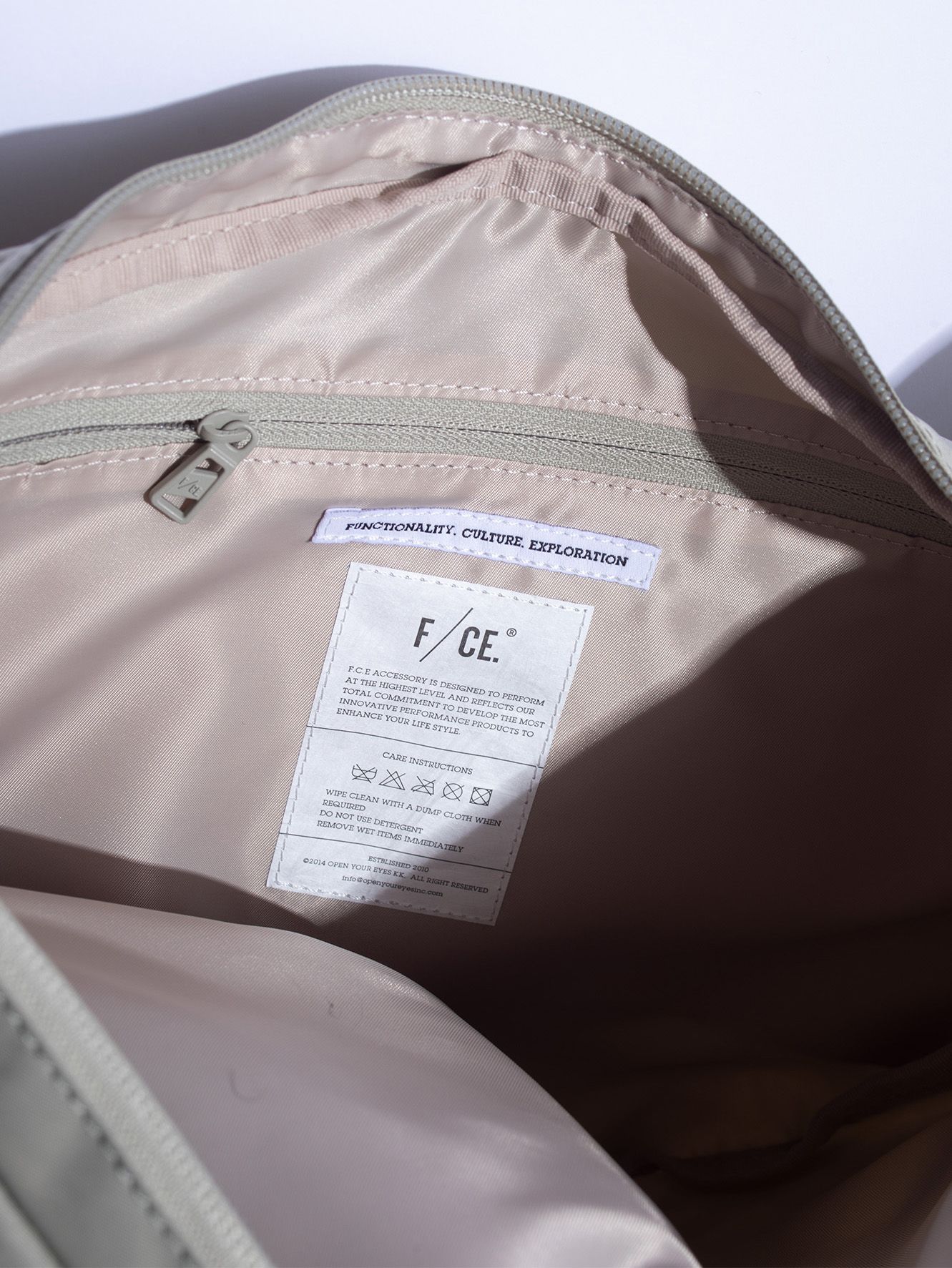 テクスチャード ツイル ボディバッグ  / TEXTURED TWILL BODY BAG （BEIGE)