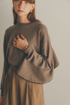 バックフリルラインニット - BACK FRILL LINE KNIT BEIGE