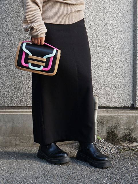 カシュクールデザインが女性らしいETREの新作コーデ