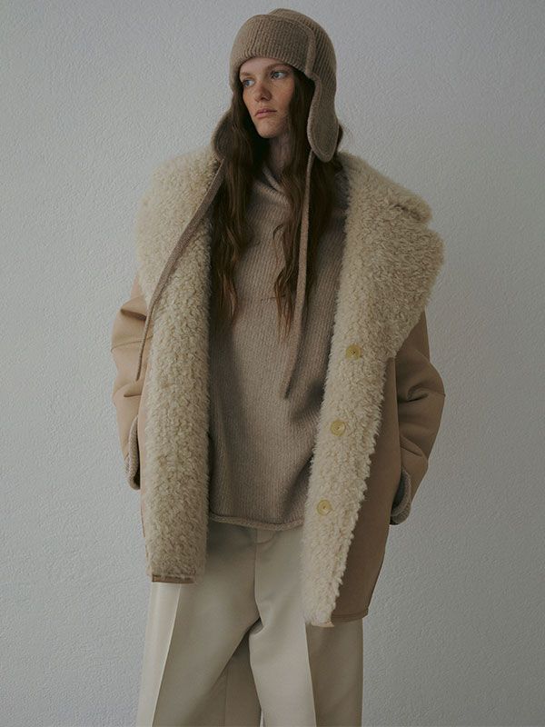 リバーシブルムートンミドルコート -  BEIGE