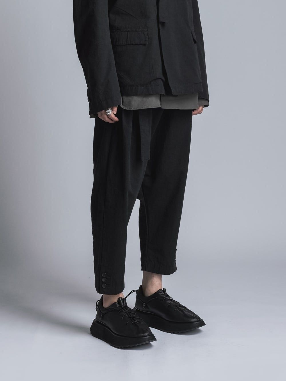 コットンヘンプクロップドトラウザーズ - COTTON CROPPED TROUSERS