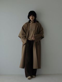 アレンジ自在のETREのコートはエフォートレスな着こなしがおすすめ