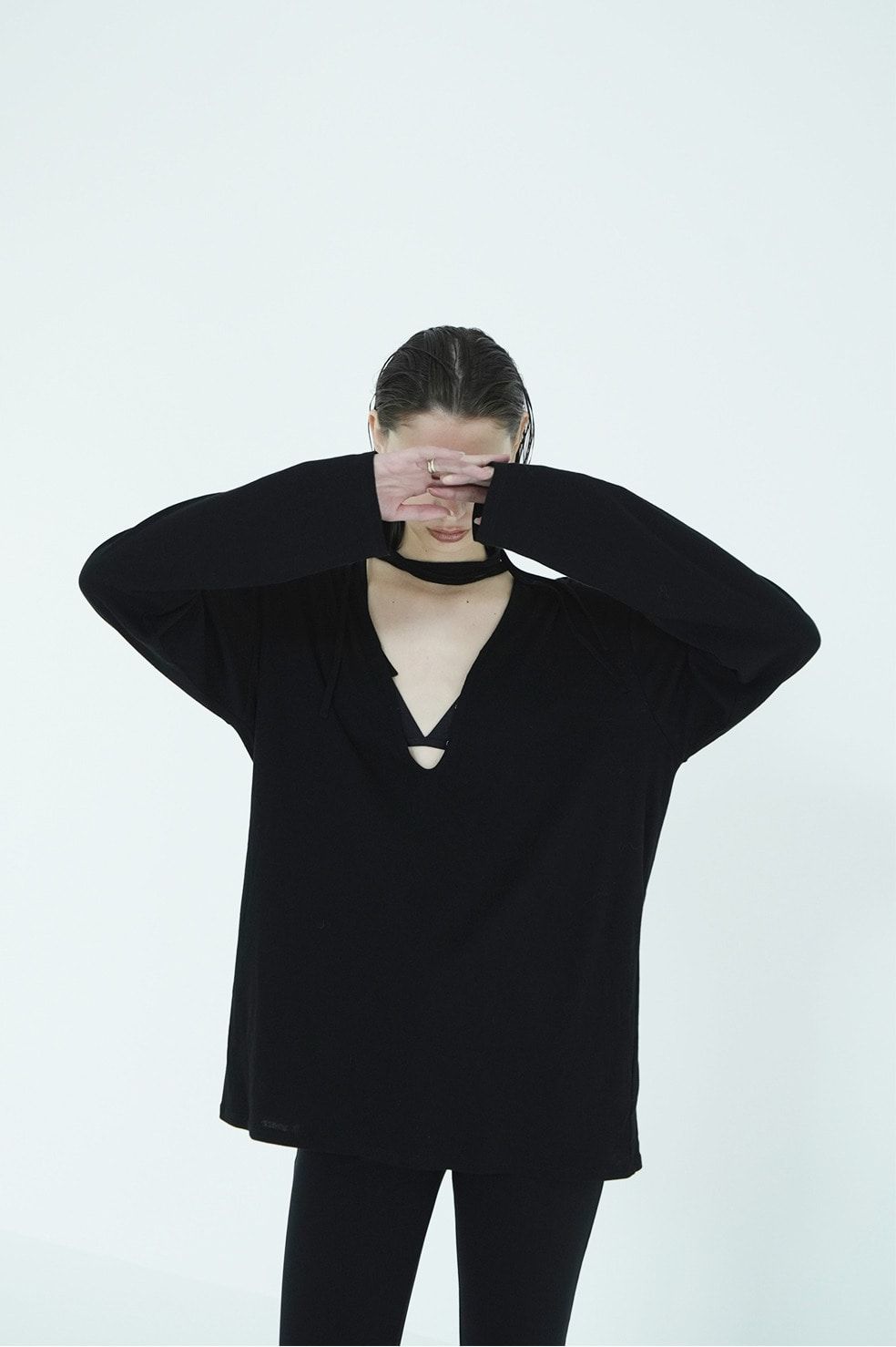 デザインリボンカットトップス - DRAWSTRING LOOSE CUT TOPS (BLACK)