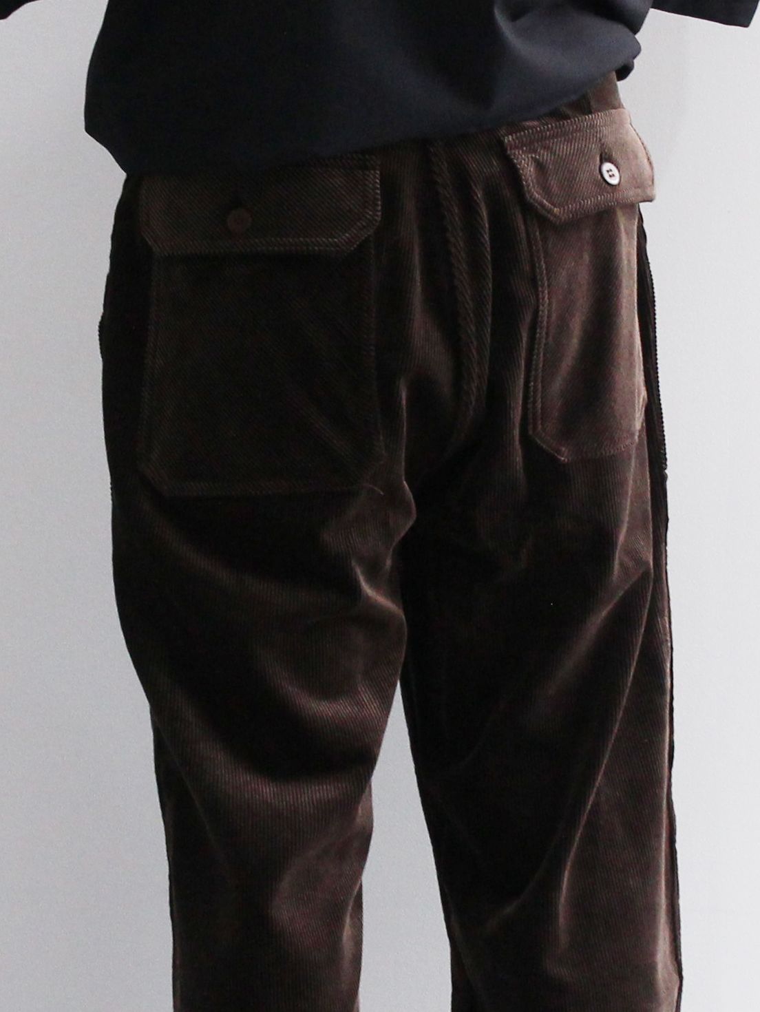 【23-24AW】 コーデュロイ カーゴ パンツ - CARGO PANTS CORDYROY - DARKBROWN