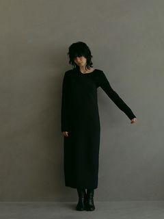 リラックス感がありつつも女性らしいETREの新作コーデ