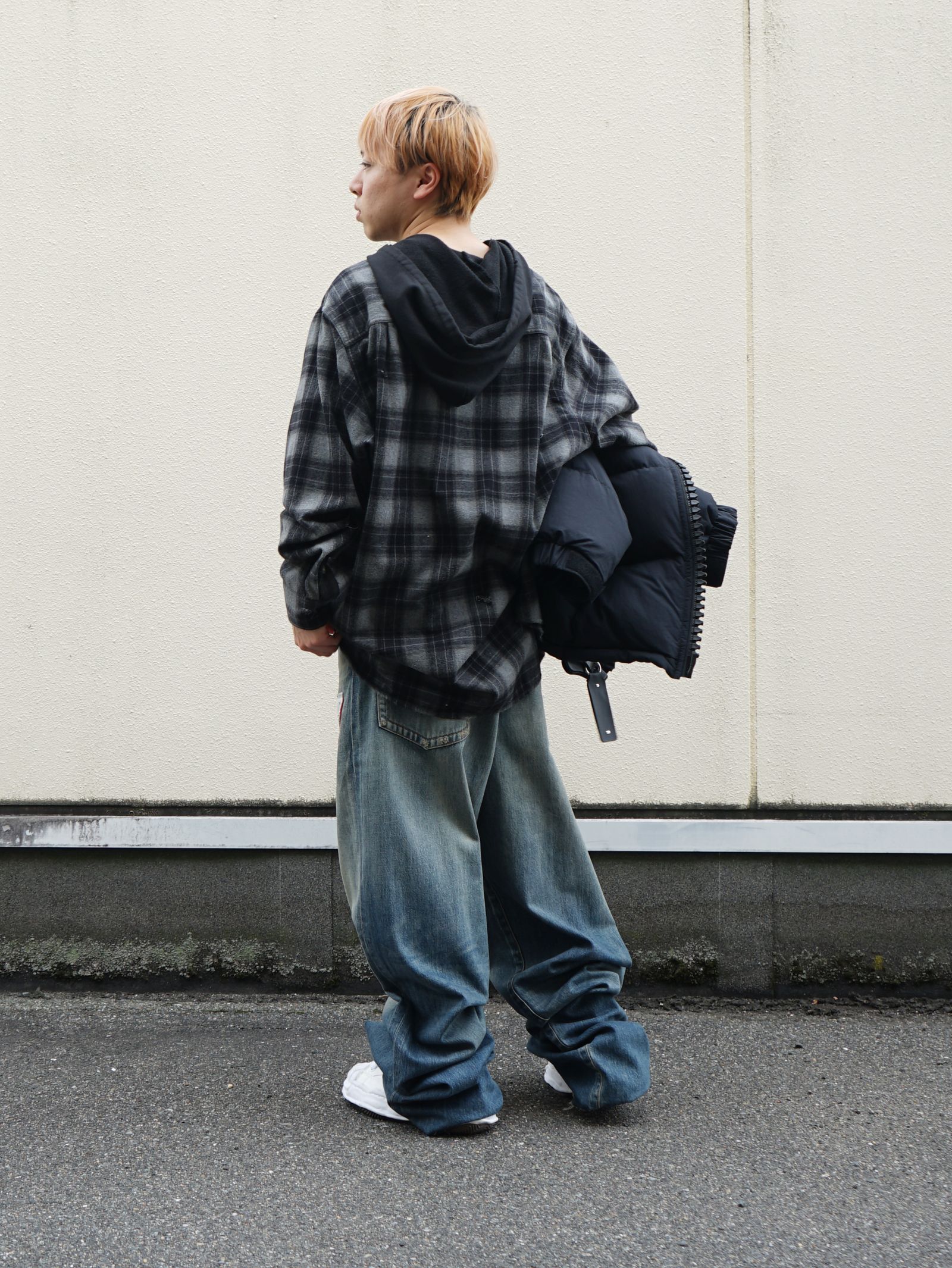 Maison MIHARA YASUHIRO｜ボリュームダウンとワイドデニムで作るモードカジュアル