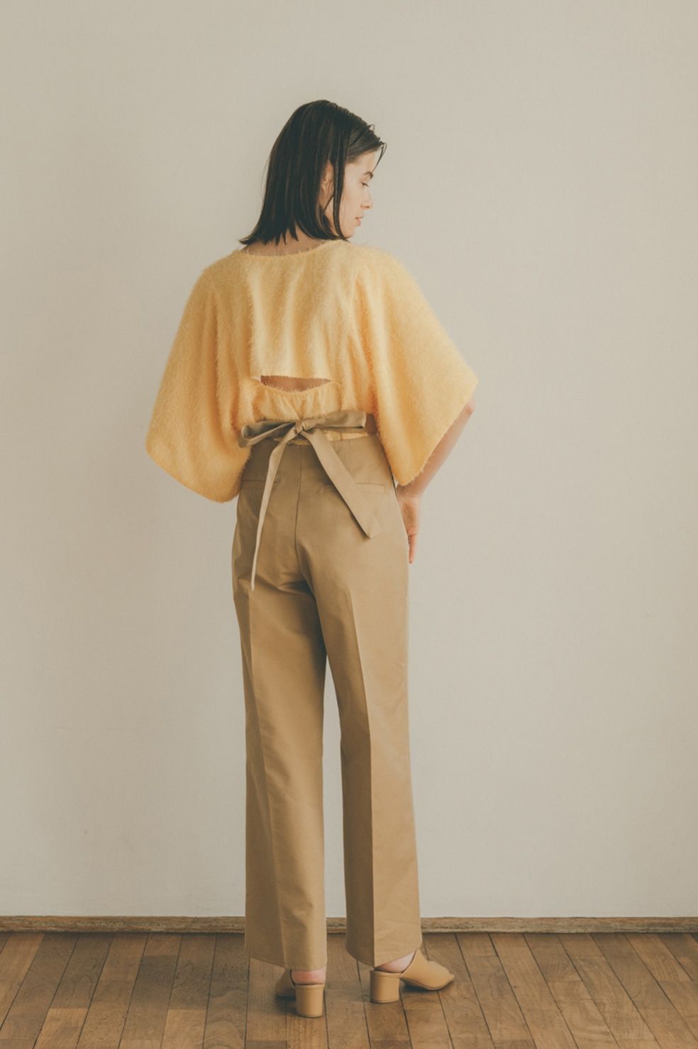 CLANE BACK RIBBON PANTS KHAIKI - チノパン