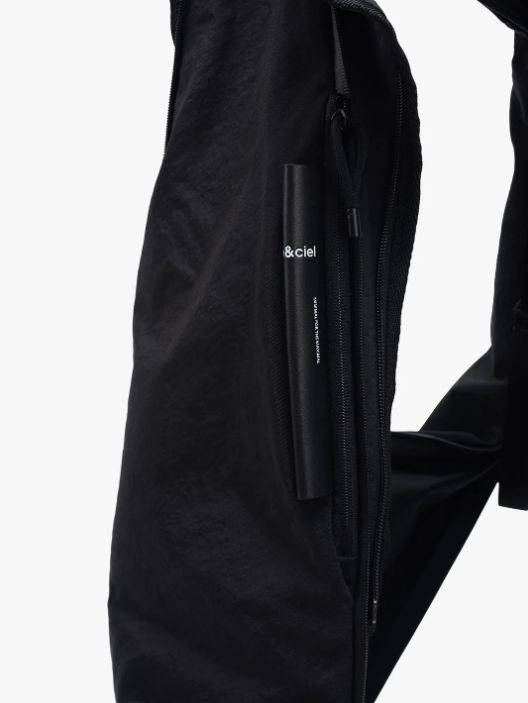 Reno Carbon Black 21L - ハイブリッドショルダーバッグ(ウェアラブルベスト)