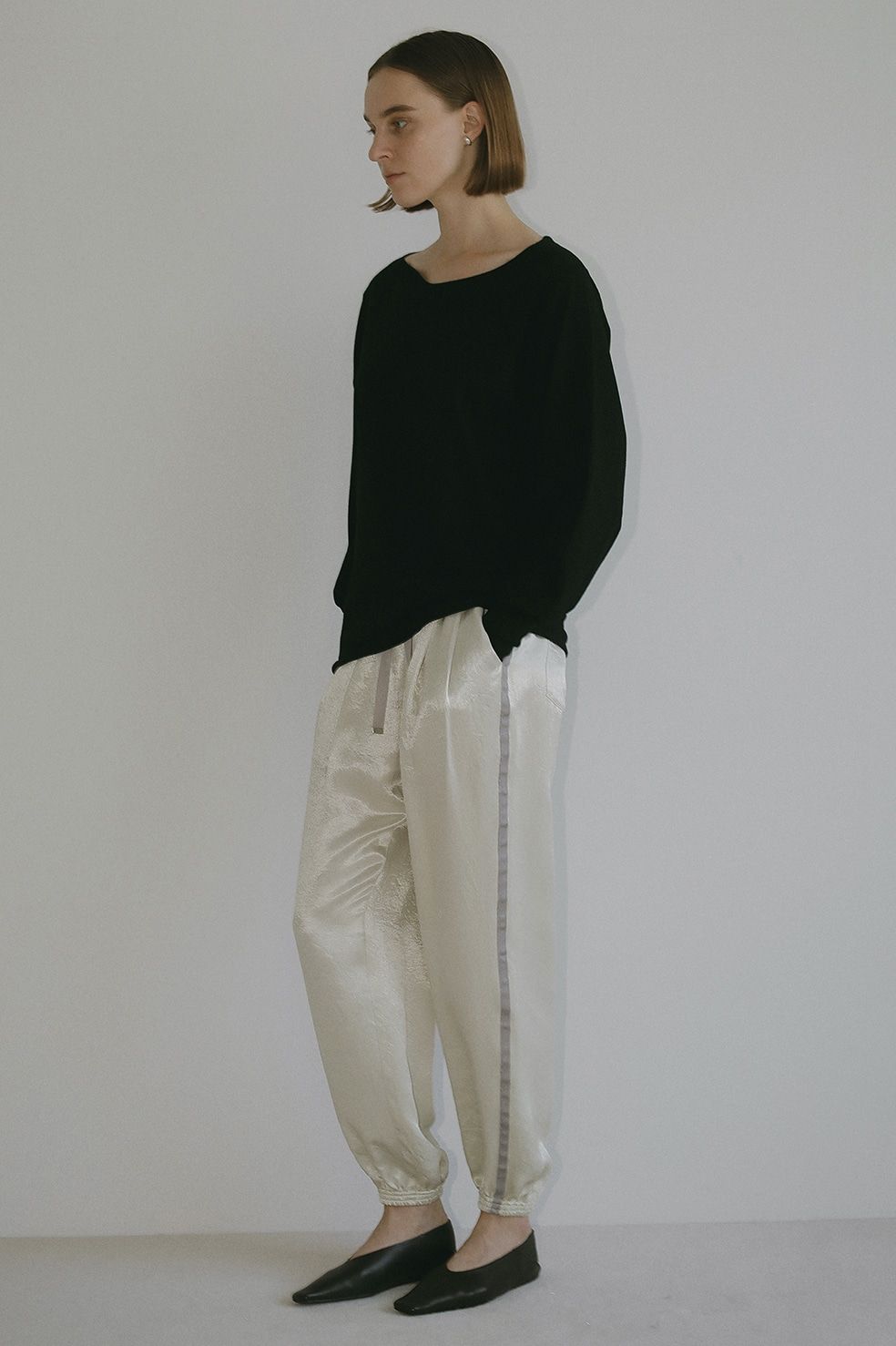ハイゲージニット - CURVE NECK KNIT TOPS - BLACK