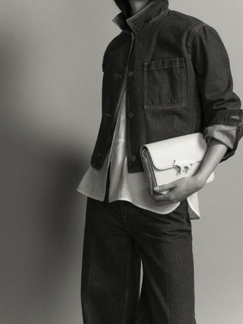 【TWICEナヨンさん着用】MAISON KITSUNÉのダブルフォックスTシャツ＆EDIEバッグに注目！