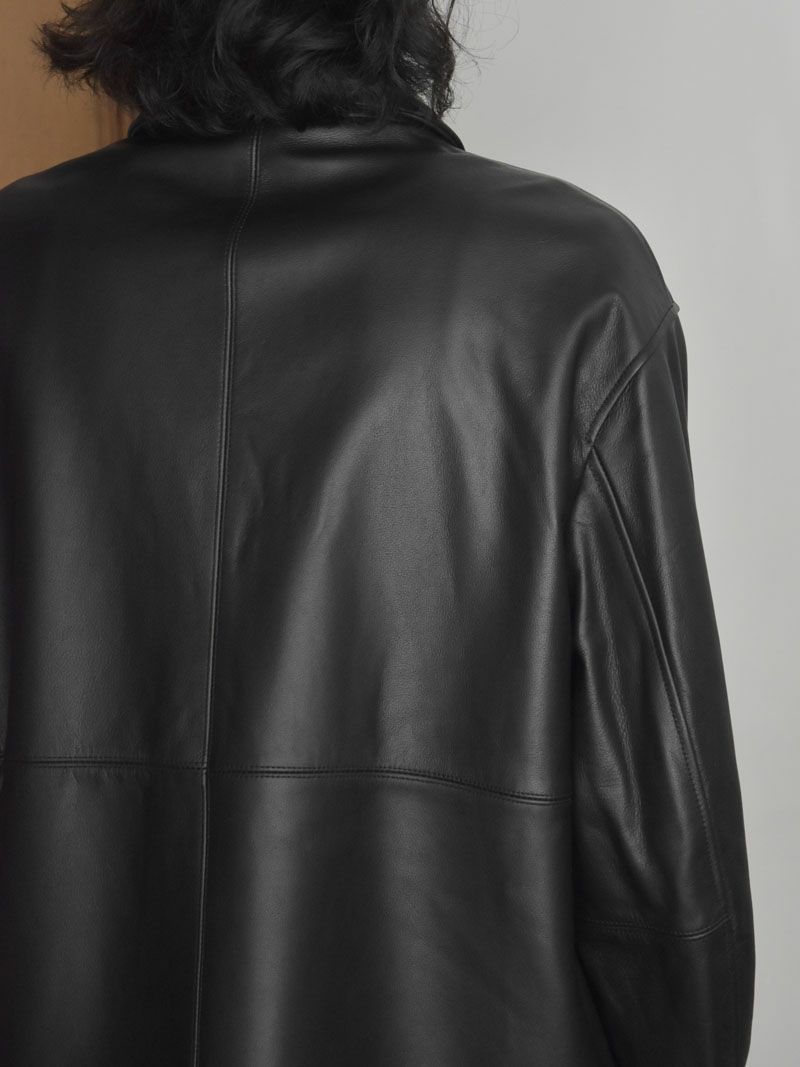 レザー×チノの王道バランス。UNIVERSAL PRODUCTSの新定番コーデ