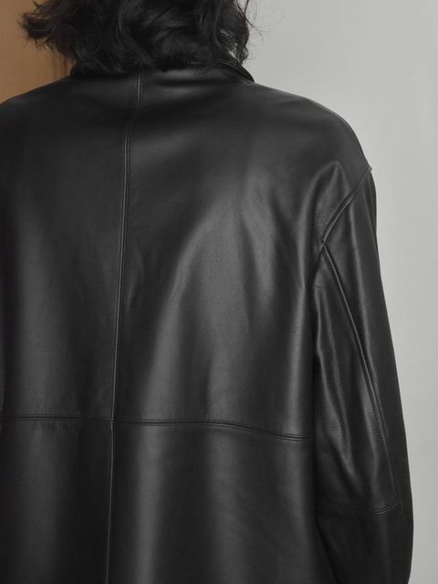 レザー×チノの王道バランス。UNIVERSAL PRODUCTSの新定番コーデ