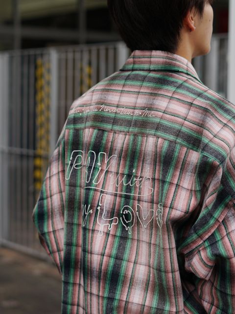 春の街に馴染むミハラの26SS最新スタイル