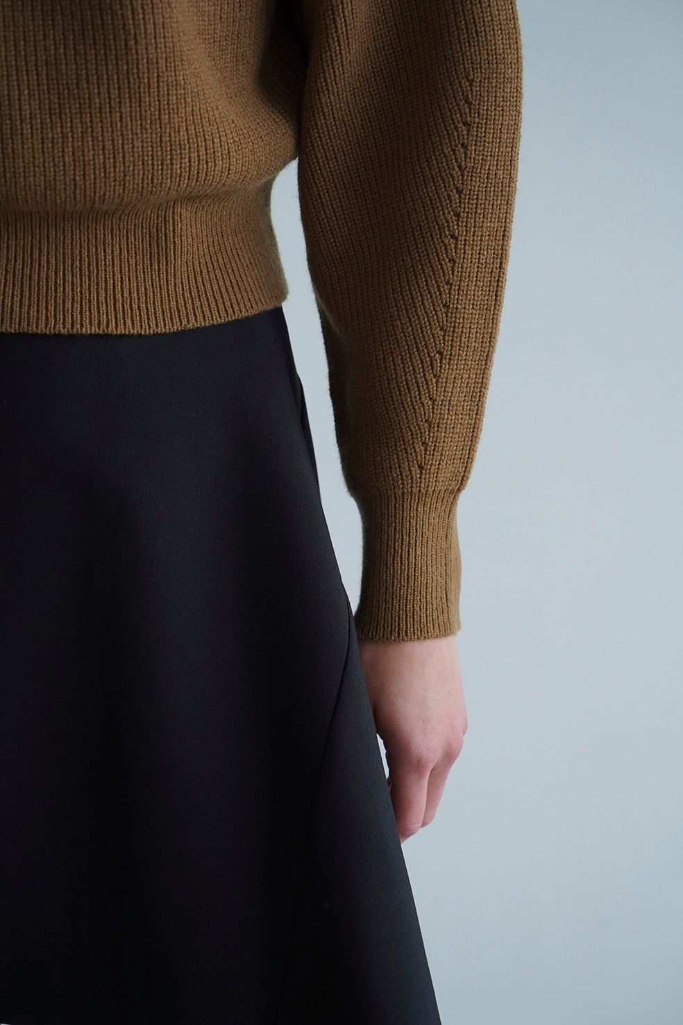ベーシック ドロップ ショルダー ニット トップス - BASIC DROP SHOULDER KNIT TOPS - BROWN