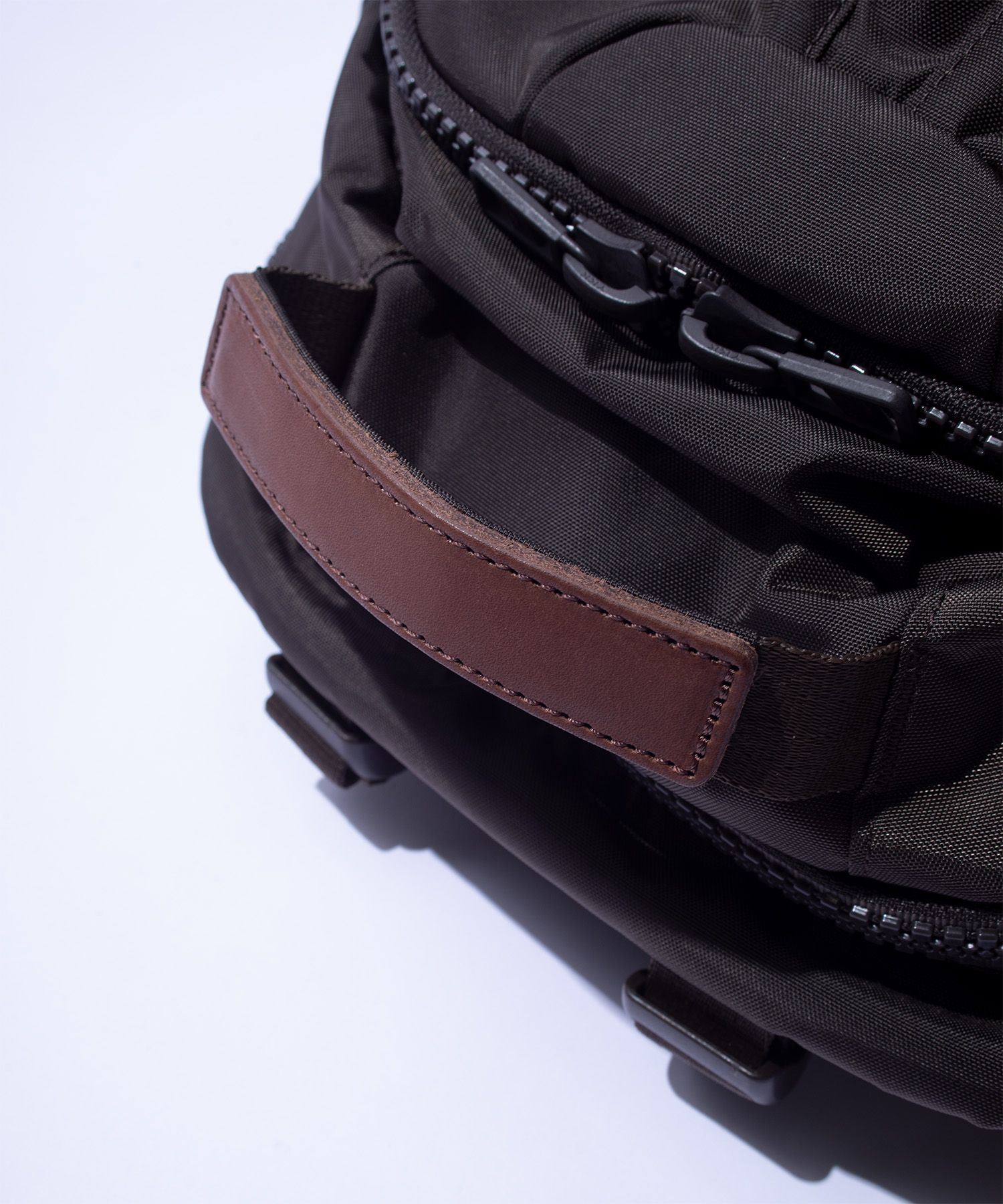 トラベルバックパック / リュック 420 re/cor TRAVEL BP （BROWN) 33L