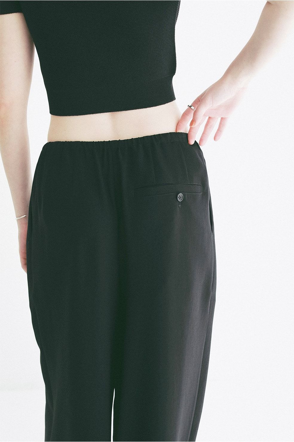 ドローストリングルーズタックパンツ - DRAWSTRING LOOSE TUCK PANTS (BLACK)
