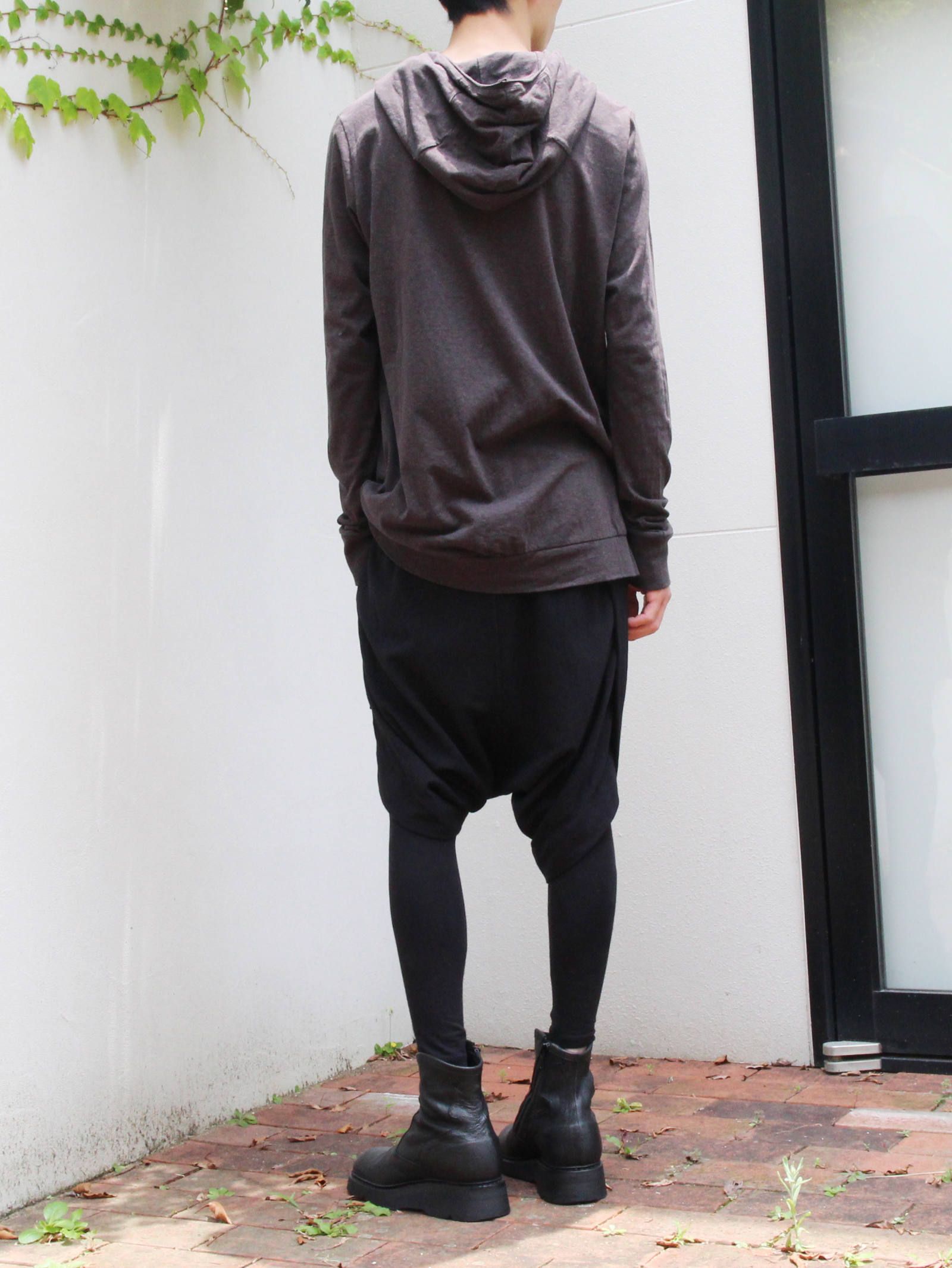 JULIUS PRE18AW - 洗練された都会的なモードスタイル