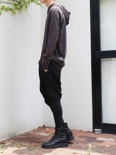 JULIUS PRE18AW - 洗練された都会的なモードスタイル