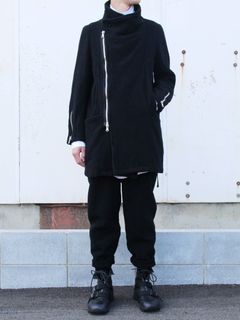 名作ハイネックコートをメインにした新作コーディネート