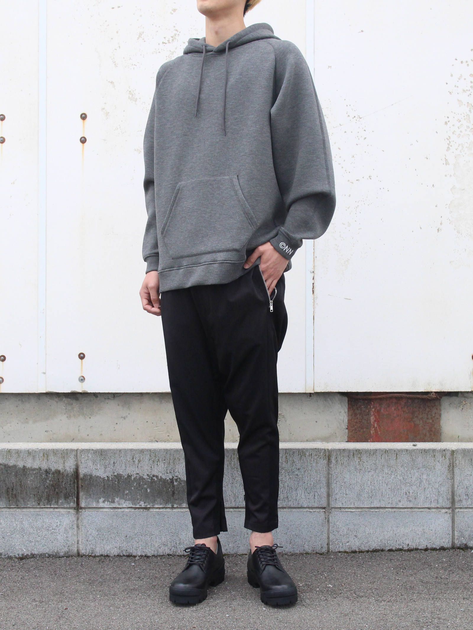 刺繍ロゴフーディ - EMBROIDERY LOGO HOODIE- DARK GREY