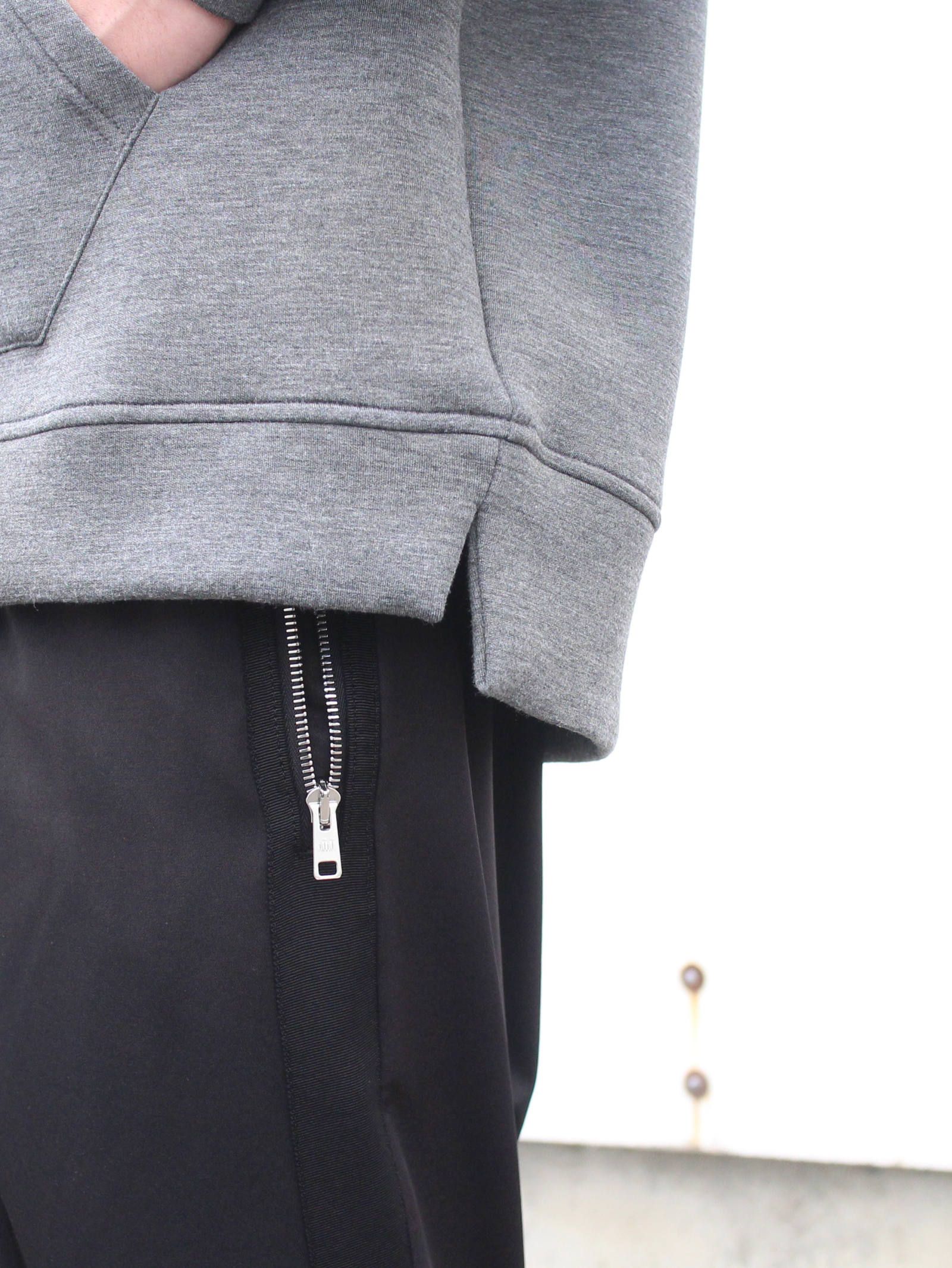 刺繍ロゴフーディ - EMBROIDERY LOGO HOODIE- DARK GREY